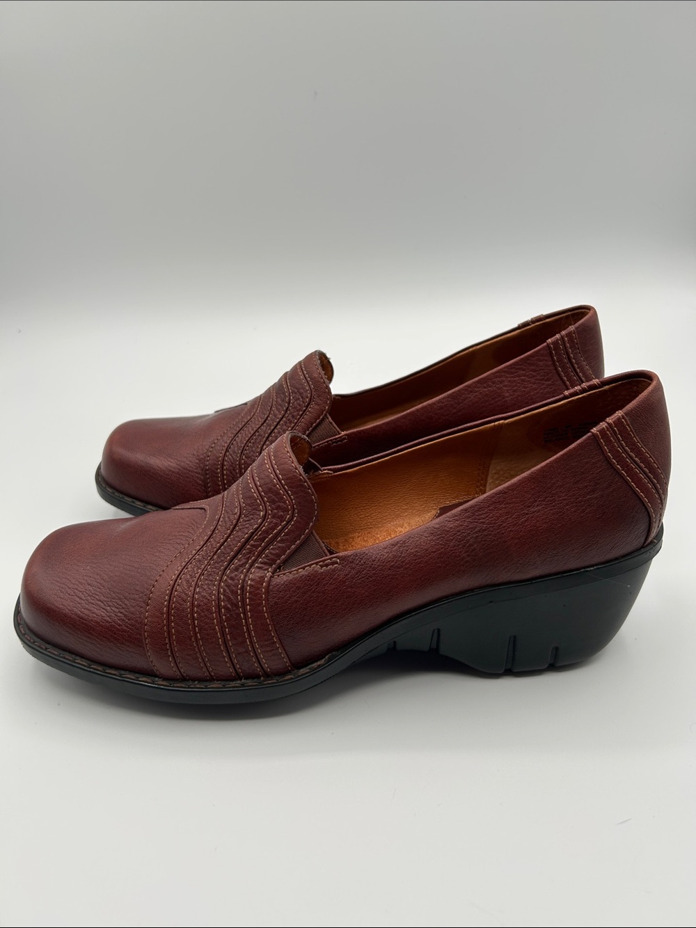Clarks Artisan Collection Women's Burgundy Leather Slip-On Mules/Clogs - Picture 5 of 12